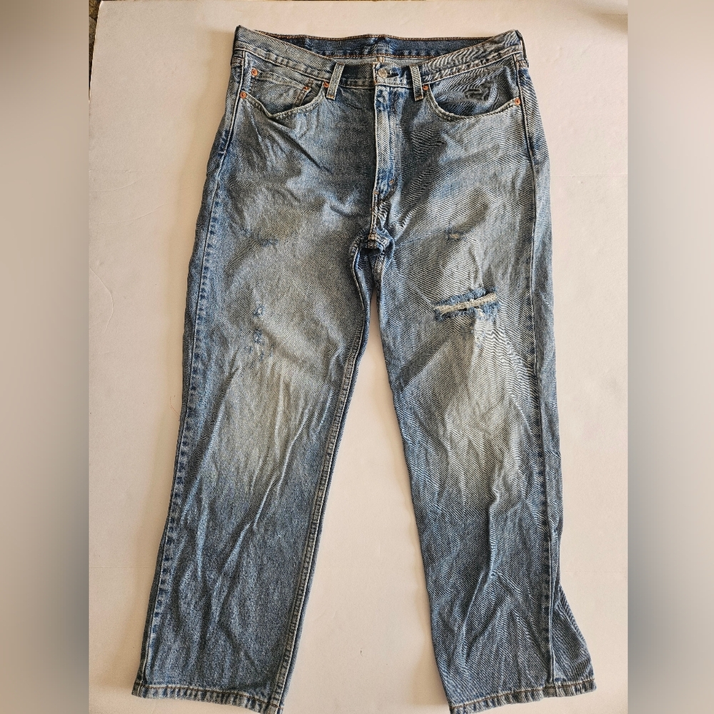 Levi’s 550 RELAXED Light Wash Distressed Jeans 36/30